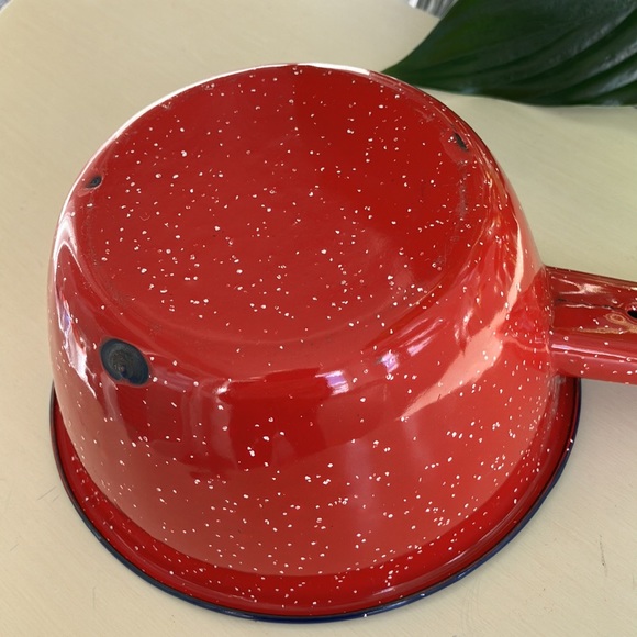 Enamelware Pot & Lid, And Red Speckled Saucepan - Picture 7 of 14